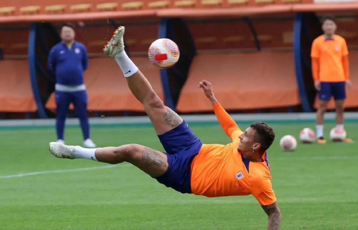 拜仁慕尼黑迎中超关键赛；赛前复出首秀；信心回归；年轻球员得到机会的简单介绍