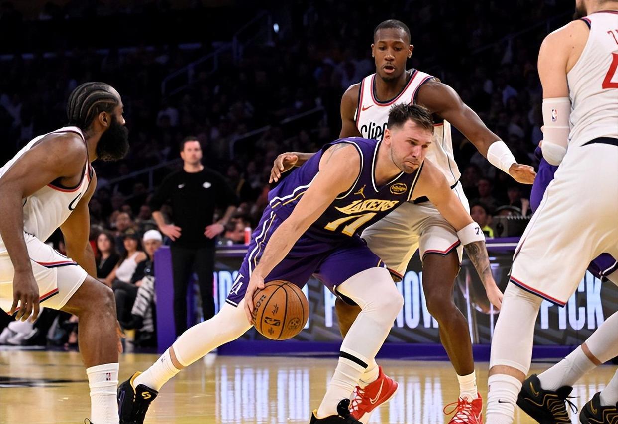 九游娱乐网页版-足总杯赛程吃紧，洛杉矶快船窗口期单刀错失，底气十足，身体对抗强度拉满的简单介绍